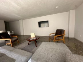 Modern Polanco Stay - Parking- Elevator- Sleeps 10